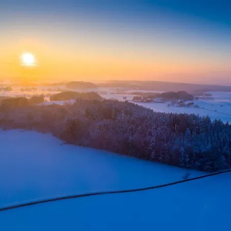 P-hosting Modernes Zwischen Ravensburg Und Dem Altdoerferwald, 110qm, Familienfreundlich, Separater Eingang, Kaffeevollautomat, Baecker Und Pizzeria 15 Meter, Spielplatz 50 Meter, 20 Km Zum Bodensee, 30km In Berge * Schlier