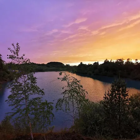 P-hosting Modernes Zwischen Ravensburg Und Dem Altdoerferwald, 110qm, Familienfreundlich, Separater Eingang, Kaffeevollautomat, Baecker Und Pizzeria 15 Meter, Spielplatz 50 Meter, 20 Km Zum Bodensee, 30km In Berge