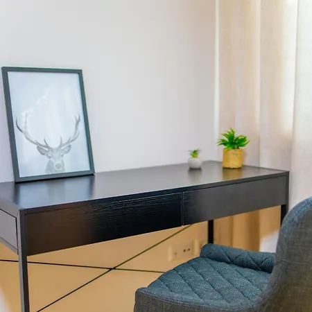 P-hosting Modernes Zwischen Ravensburg Und Dem Altdoerferwald, 110qm, Familienfreundlich, Separater Eingang, Kaffeevollautomat, Baecker Und Pizzeria 15 Meter, Spielplatz 50 Meter, 20 Km Zum Bodensee, 30km In Berge * Schlier