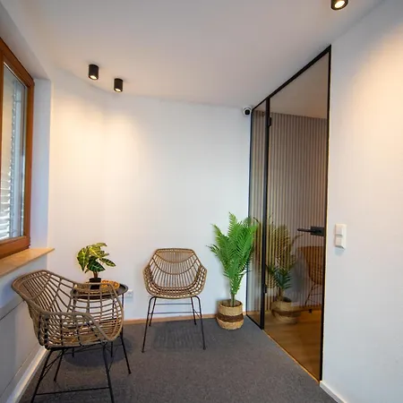 P-hosting Modernes Zwischen Ravensburg Und Dem Altdoerferwald, 110qm, Familienfreundlich, Separater Eingang, Kaffeevollautomat, Baecker Und Pizzeria 15 Meter, Spielplatz 50 Meter, 20 Km Zum Bodensee, 30km In Berge