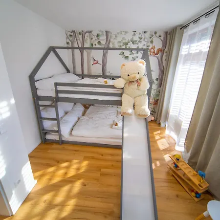 P-hosting Modernes Zwischen Ravensburg Und Dem Altdoerferwald, 110qm, Familienfreundlich, Separater Eingang, Kaffeevollautomat, Baecker Und Pizzeria 15 Meter, Spielplatz 50 Meter, 20 Km Zum Bodensee, 30km In Berge * Schlier