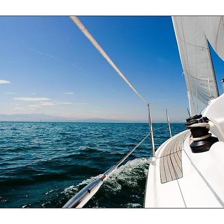 P-hosting Modernes Zwischen Ravensburg Und Dem Altdoerferwald, 110qm, Familienfreundlich, Separater Eingang, Kaffeevollautomat, Baecker Und Pizzeria 15 Meter, Spielplatz 50 Meter, 20 Km Zum Bodensee, 30km In Berge *